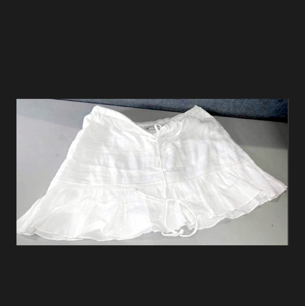 Charlotte Russe White Floral A-Line Mini Skirt
